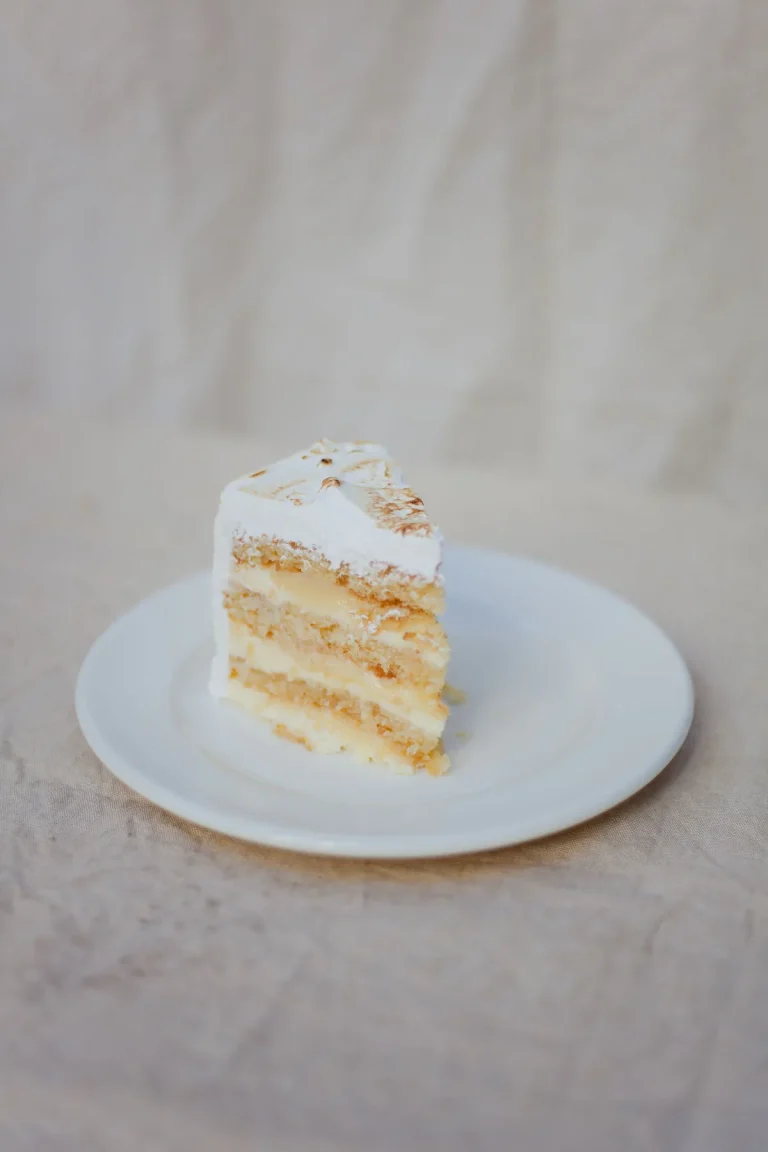 Conserver un Layer Cake au Frigo : durées et conseils par garniture