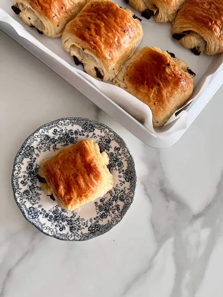 Combien de temps peut-on conserver un pain au chocolat frais ? Combien de temps peut-on conserver un pain au chocolat frais ?
